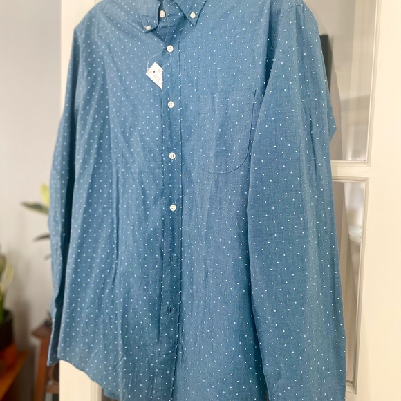 J. Crew Lightweight Classic Fit Cotton Button Down - Picture 2 of 4